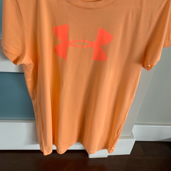 Women’s Under Armour Short Sleeve - Picture 2 of 4